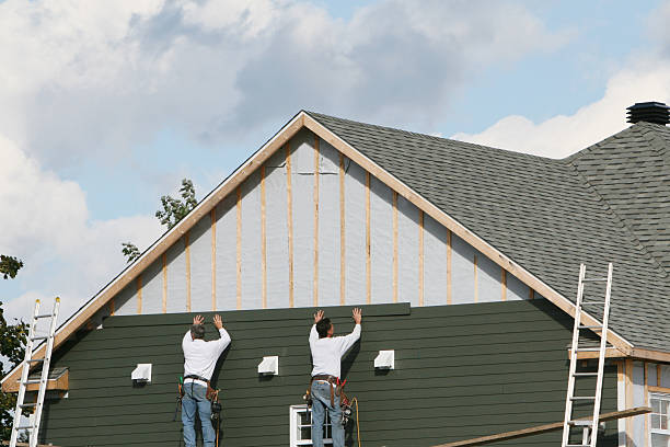 Professional Siding technician working in Minnetonka, MN